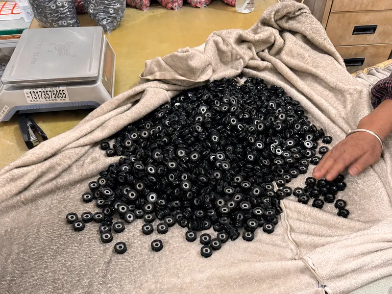 black-bearing-roller-factory-sorting